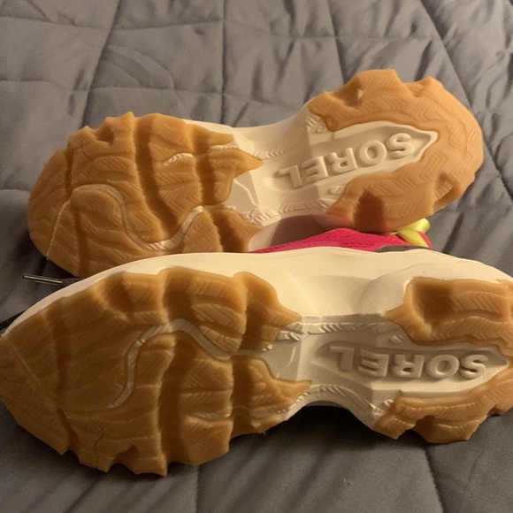 Sorel Sneakers - Picture 2 of 5